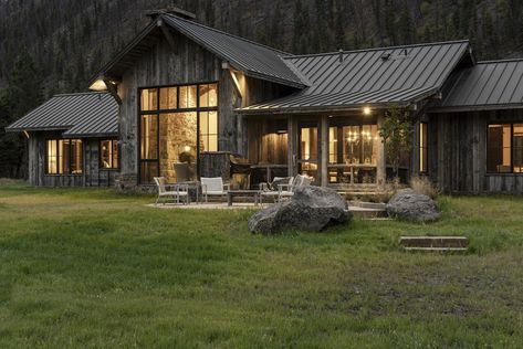 Getaway Cabin, Rustic Mountain Homes, Mountain Home Exterior, Cabin Getaway, Ranch House Exterior, Montana Ranch, Fishing Cabin, Montana Homes, Cabin Exterior