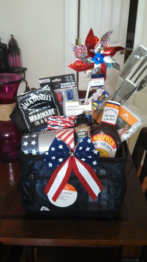 4th of July gift cooler under $30.00 Veteran Gift Basket Ideas, Memorial Day Gift Basket Ideas, Fourth Of July Raffle Basket Ideas, 4th Of July Basket, Fourth Of July Gift Basket Ideas, Patriotic Gift Basket Ideas, Patriotic Raffle Basket Ideas, 4th Of July Gift Basket Ideas, Baseball Themed Raffle Basket