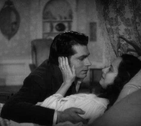 Heathcliff holding his beloved Cathy in Wuthering Heights Wuthering Heights Movie, Lawrence Olivier, Best Classic Movies, Merle Oberon, Movie Kisses, William Wyler, Emily Brontë, Gothic Novel, Emily Bronte