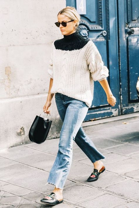 The Cute Casual Outfits It Girls Wear When They Don't Have Time to Bother Baggy Jeans Women, Knitwear Style, Street Style Blog, Vintage Denim Jeans, Quick Outfits, Paris Street Style, Paris Street, Baggy Pants, Down South