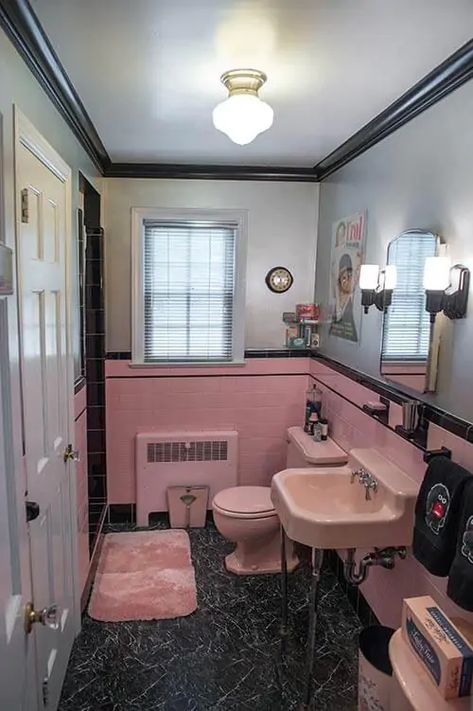 Robert's pink and black bathroom makeover - Retro Renovation Pink Tile Bathroom, Pink Bathroom Tiles, Pink And Black Bathroom, Retro Pink Bathroom, Modern Vintage Bathroom, Retro Bathroom Decor, Black Bathroom Decor, Pink Bathroom Decor, Vintage Bathroom Decor