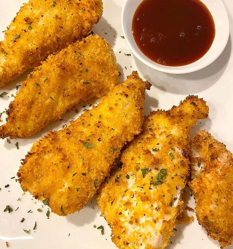 I love chicken fingers and this Weight Watchers recipe satisfies my craving just as well as the traditional fried tenders. Weight Watchers Air Fryer Chicken, Weight Watchers Air Fryer, Air Fried Chicken Tenders, Air Fryer Chicken Tenders, Fried Chicken Tenders, Baked Chicken Tenders, Weight Watchers Chicken, Weight Watchers Recipes, Weight Watchers Chicken Recipes