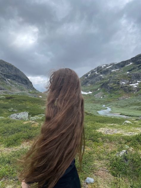 Long hair aesthetic, ootd, outfit inspo, pose, hairstyle, mountain, girl, brown hair, dark blonde, black outfit, long hairstyles, layers, long hair layers, spring hair, summer hair, beauty, fashion, ethereal, fairy, dreamy, selfie, photo ideas, inspiration, vision board, that girl, nature, goblincore, nordic, art