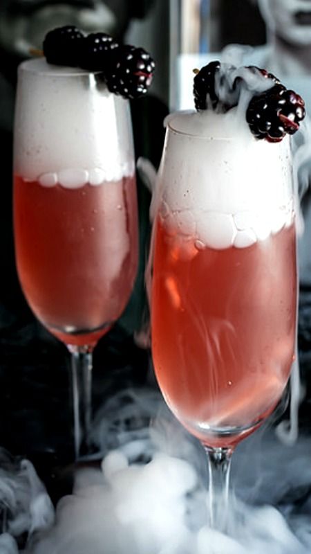 Bride of Frankenstein Cocktail - Vanilla Blackberry Champagne Cocktail Recipe Raspberry Cocktail, Champagne Recipes Cocktails, Coffee Milkshake, Banana Coffee, Halloween Cocktails, Champagne Cocktail, Halloween Drinks, Exotic Food, Dinner Appetizers