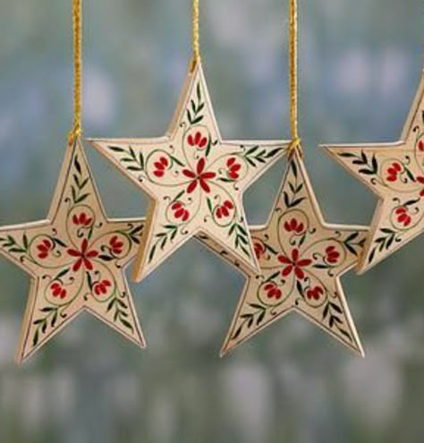 Pillows Diy, Star Ornaments, Christmas Stars, Handcrafted Ornaments, Painted Christmas Ornaments, Christmas Pillows, Christmas Inspo, Decor Pillows, Homemade Christmas Gifts