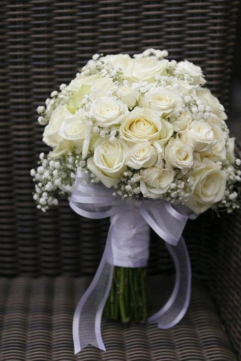 Tulip Bouquet Wedding, Prom Flowers Bouquet, Aesthetic Bouquet, White Flower Bouquet, Bridal Bouquet Blue, Diy Bridal Bouquet, White Roses Wedding, Vintage Bouquet, Bridal Bouquet Flowers