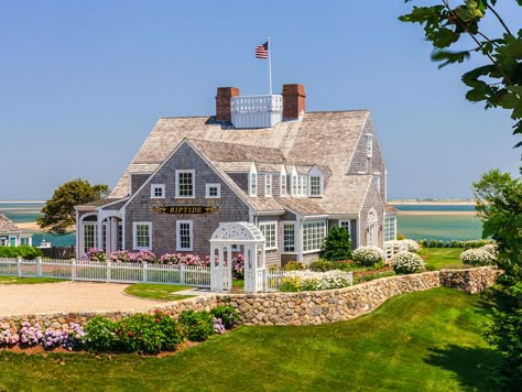 Nantucket Style Homes, Gros Morne, Nantucket Style, Construction Firm, Cape House, Cape Cod House, New England Homes, New England Style, Beach Cottage Style