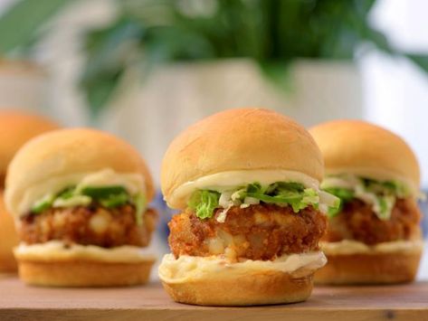 Pretzel Bun Sliders, Shrimp Sliders, Hawaiian Garlic Shrimp, Shrimp Patties, Shrimp Burger, Burger Sliders, Slider Buns, Napa Cabbage, Slider Recipes