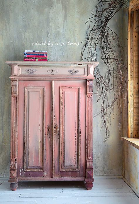 Annie Sloan: The Creme de la Chalk Paint® Creme! - SA Decor & Design Pink Armoire, Pink Furniture, Furniture Rehab, Distressed Furniture, Painting Furniture Diy, Furniture Renovation, Funky Painted Furniture, Funky Furniture, Chalk Paint Furniture