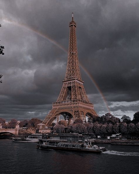 France Aesthetic, Paris Tour Eiffel, Paris Wallpaper, Paris Pictures, Paris Aesthetic, City Wallpaper, The Eiffel Tower, Pretty Wallpapers Backgrounds, City Aesthetic