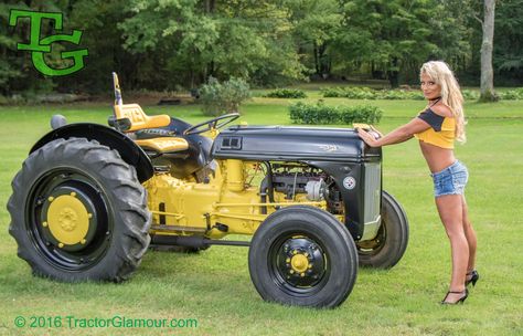 Ford Tractors For Sale, Classic Tractor, Train Truck, Ford Tractors, Antique Tractors, Old Tractors, Vintage Tractors, Lawn Tractor, Vintage Farm