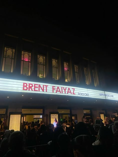 Music Brent Faiyaz, Brent Faiyaz Girls Aesthetic, Brent Faiyaz Concert Aesthetic, Larger Than Life Brent Faiyaz, Brent Faiyaz Live, Brent Concert, Iconic Selfies, Brent Faiyaz Concert, Brent Faiyaz Aesthetic