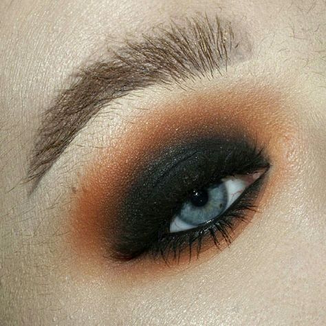 Orange black brown smoky eyes Orange Black Eyeshadow, Black And Orange Smokey Eye, Black And Orange Eyeshadow, Orange And Black Makeup Looks, Orange Goth Makeup, Orange Black Makeup, Orange And Black Makeup, Orange Smokey Eye, Black Goth Makeup