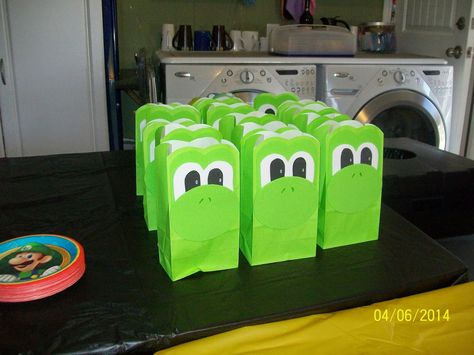 Yoshi Bday Party, Yoshi Birthday Party Decoration, Yoshi Birthday Party Ideas, Yoshi Party Ideas, Yoshi Birthday Party, Yoshi Party, Mario Bros Birthday Party Ideas, Mario Crafts, 1st Birthday Cupcakes