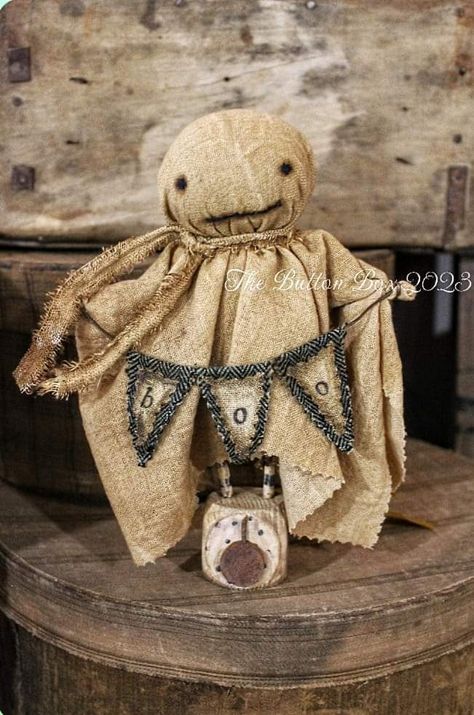 Primitive Halloween Dolls, Easy Primitive Crafts, Fall Primitives, Primitive Fall Crafts, Prim Halloween, Primitive Pumpkins, Primitive Halloween Decor, Halloween Gourds, Halloween Art Projects