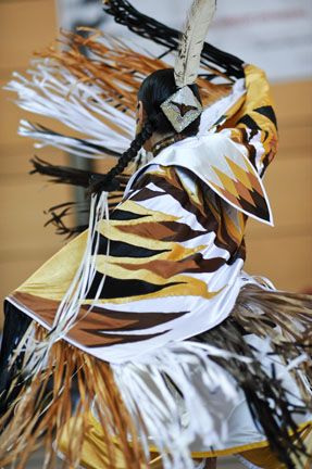 Fancy Shawl Dancer, Shawl Dancer, Fancy Shawl Regalia, Native American Face Paint, Fancy Shawl, Native Outfits, Squash Blossom Jewelry, Native American Dress, Jingle Dress