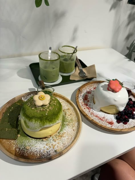 the cutest cafe in korea Cafe In Korea, Korean Dessert Cafe, Soufflé Pancakes, Korea Cafe, Korean Dessert, Korean Cafe, Aesthetic Foods, Pretty Desserts, Souffle Pancakes