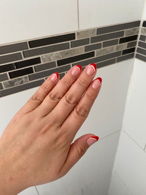 Red French Tip Nails With White Line, Red French Tip With White Line, White French Tip With Red Line, Red French Tips Christmas, Green And Red French Tip Nails, Red Nails With White French Tip, Christmas Nails Teen, White Nails With Red Tips, Red And Green French Tips