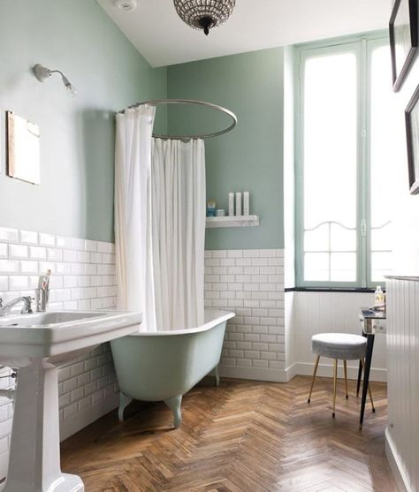 Clawfoot Tubs: Everything You Need to Know | QualityBath.com Discover Trending Bathroom Colors, Bathroom With Clawfoot Tub, Winter Bathroom, Clawfoot Tub Bathroom, Pastel Bathroom, Modern Vintage Bathroom, Clawfoot Tub Shower, Modern White Bathroom, Bathroom Color Schemes