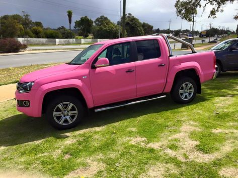 Pink Vehicles, Car Pink, Avril Lavigne Style, Volkswagen Amarok, Pink Cars, Pink Truck, Starbucks Drinks Recipes, Color Corrector, Pink Car