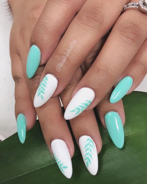 Oval Shaped Nails Designs Summer, Green And Turquoise Nails, Nails Mint Blue, Nails Almond Shape Short, Beach Vacation Nails Almond Shape, Turquoise Green Nails, Turquoise Summer Nails, Turquoise Nails Acrylic Almond, Teal Nails Almond Shape