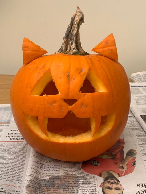 Pumpkin Carving Ideas Cat Butthole, Simple Pumpkin Ideas Carving, Carved Pumkins Ideas Cute, Professional Pumpkin Carving, Capybara Pumpkin Carving, Cat Carved Pumpkins Ideas, Cat Carving Pumpkins Ideas, Cat Jackolantern Faces, Cat Pumkins Ideas Carving