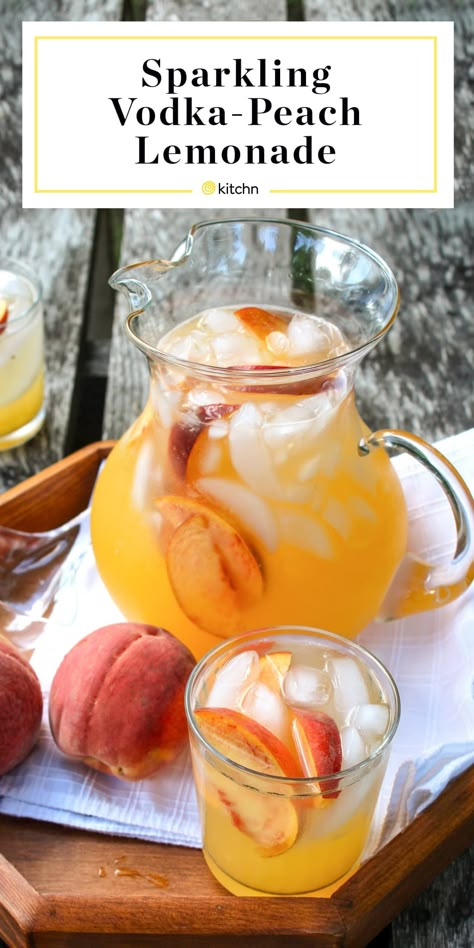 Pitcher Cocktails, Peach Lemonade, Yummy Alcoholic Drinks, Mixed Drinks Alcohol, Boozy Drinks, Mixed Drinks Recipes, Fancy Drinks, Sangria Recipes, Cocktail Drinks Recipes