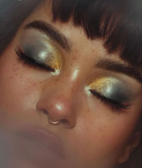 Makeup Help, Ethereal Makeup, Gold Makeup, Cool Makeup, Creative Makeup Looks, Make Up Inspo, Eye Makeup Art, Makeup Stuff, Kiss Makeup