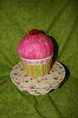 adorable Cupcake Pincushion, Diy Pincushion, Box Tutorial, Recycling Containers, Needle Cases, Plastic Container, Needle Book, Thread Spools, Pin Cushion