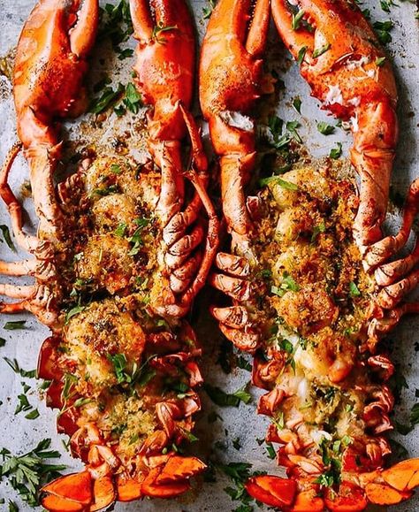 Live fire roasted lobster stuffed with shrimp and an aromatic garden of fresh herbs and spices!! . Photo: @thewoksoflife #livefirerepublic #lobster #foodandwine #feedfeed #buzzfeast #yum #feedyoursoul #9gag #lunch #foodpornshare #cheatmeal #seafood #cheatday #dinner #food #foodporn #foodiegram #instafood #yummy #instagood #eeeeeats #tasty #foodie #eat #foodpics #foodphotography #hungry #lovefood #firemakeseverythingbetter Shrimps Photography, Lobster Photography, Romantic Outdoor Dinner, Easy Dinner Recipies, Oysters Recipes, Baked Stuffed Lobster, Baked Brisket, Stuffed Lobster, Lobster Dishes