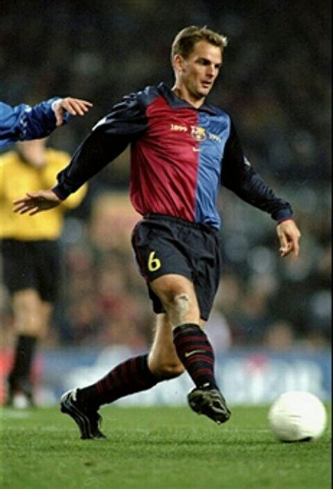 Ronald de Boer of Barcelona in 2000. Retro Football, Fc Barcelona, Football Players, Cool Photos, Barcelona, Football, Running, Sports, American Football