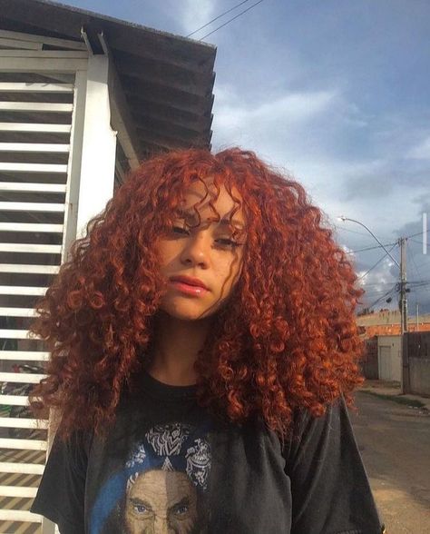 Red Ginger Curly Hair, Strawberry Red Curly Hair, Strawberry Curly Hair, Red Hair Curly Dyed, Red Curly Hair Aesthetic, Red Curly Hair Dyed, Hair Dye Ideas For Curly Hair, Dyed Curly Hair Ideas, Ginger Curly Hair