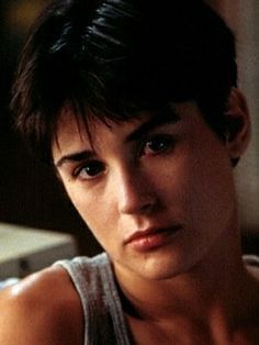 Demi Moore - Ghost (1990) (236×314) Demi Moore Short Hair, Sparkly Hair Accessories, Oh My Goddess, Mode Hippie, Demi Moore, Short Pixie, Best Hairstyles, Pixie Haircut, Up Hairstyles