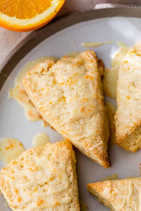 Orange Scones Orange Cream Scones, Cream Scones Recipe, Orange Scones Recipe, Orange Sweet Rolls, Best Scone Recipe, Scones Recipe Easy, Orange Scones, Homemade Scones, Scones Easy