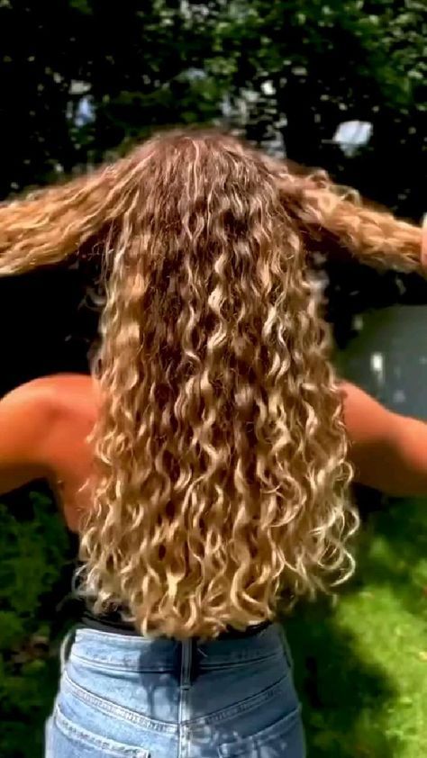 Curly Hair Beauty, Curly Hair Care Routine, Curly Hair Videos, Hair Tips Video, Curly Hair Styles Easy, Hairdos For Curly Hair, Hair Stylies, Curly Hair Inspiration, Curly Girl Hairstyles