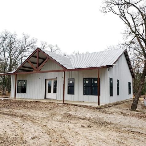 Barndominium Galvanized Roof, White Metal Barndominium, Simple Shop House, One Story Barndominium Ideas Exterior, Metal Building Exterior, Pole Shed House, Cheap Barndominium Ideas, Simple Pole Barn Homes, Small Shop House