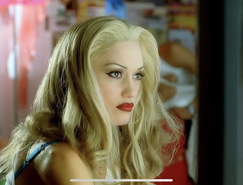 Gwen Stefani Luxurious, Gwen Stefani Hair, Gwen Stefani Makeup, Gwen Stefani No Doubt, Nicki Minaj Photos, Money Piece, Hair Dresser, Kylie Minogue, Gwen Stefani