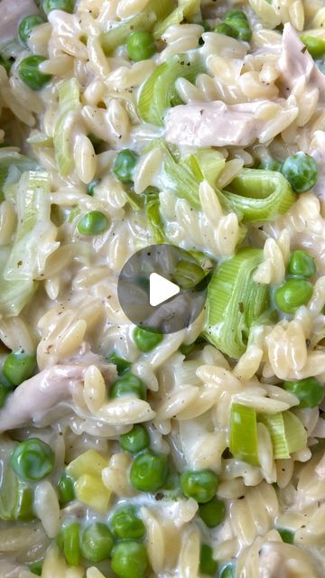 2.6M views · 51K likes | My First Meals | Grace Mortimer on Instagram: "Chicken & Leek Orzotto 🍴
.
.
.
INGREDIENTS:
1 cup of orzo 
1 cup of peas 
1 diced leek 
1 handful of cooked shredded chicken
1/2 a cup of garlic cream cheese 
.
METHOD:
Add the orzo, leek, peas and chicken to a saucepan along with 500ml of boiling water. 
Simmer for 15 minutes, stirring occasionally to prevent sticking.
Then turn the heat off and add the cream cheese and mix thoroughly. 
Season if you wish.
That’s it!
.
Serve!
.
.
.
.
.
#orzotto #onepanmeal #onepotmeal #familydinner #easyrecipes #quickmeals #budgetfriendly #cheapeats #easymeals #orzo #onepotmeals #5ingredients" Garlic Cream Cheese, Orzo Recipes, Summer Salad Recipes, One Pan Meals, Frugal Meals, Easy Salad Recipes, Boiling Water, Orzo, Shredded Chicken