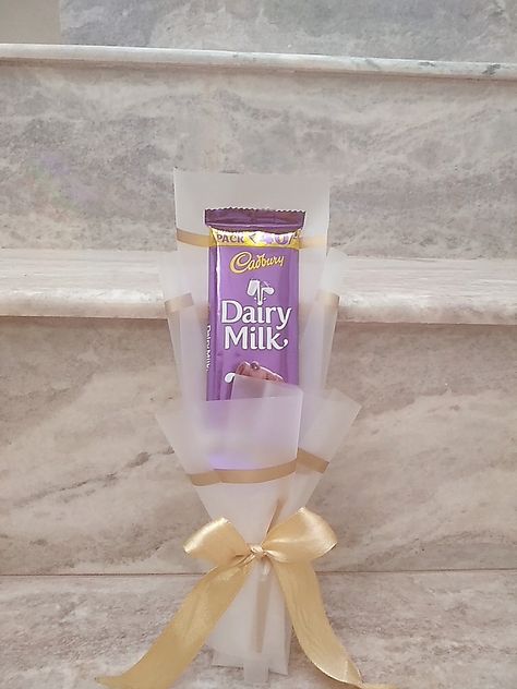 Single Chocolate Bouquet, Small Chocolate Bouquet Diy, Mini Chocolate Bouquet Diy, Dairy Milk Bouquet, Small Chocolate Bouquet, Cadbury Bouquet, Mini Chocolate Bouquet, Tab Wallpaper, Chocolate Flowers Bouquet