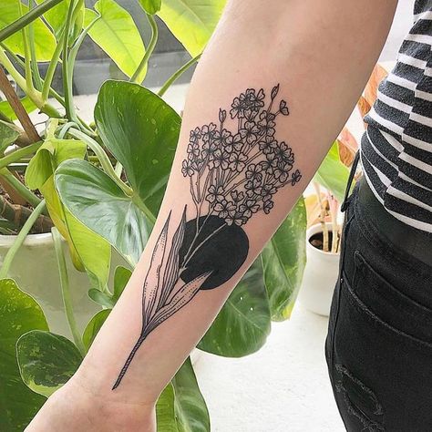 Yarrow Flower Tattoo, Flower Tattoo Simple, Yucca Flower, Tatuaje Cover Up, Yarrow Flower, Tattoo Cover Up, Tattoo Simple, Forever Stamps, Line Work Tattoo