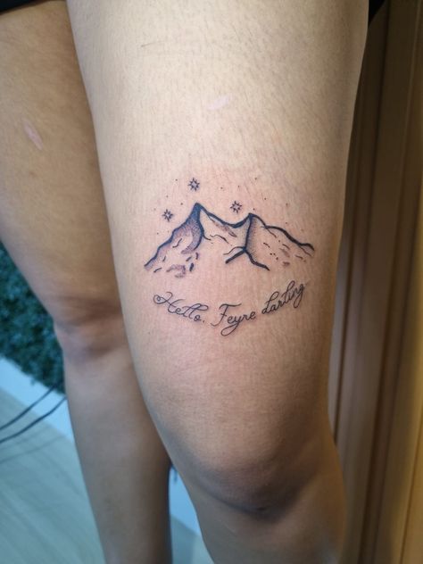 Rhysand Tattoos Knee, Acotar Tattoos Rhysand Knees, Acotar Rhysand Knee Tattoo, Rhys Tattoo Knee, Acotar Tattoo Ideas Feyre, Rhysand Tattoo Knee, Rhys Knee Tattoo, Sarah J Mass Tatoos, Feyre Spine Tattoo