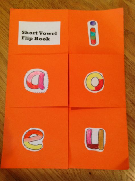 Conversations in Literacy: Short Vowel Flip Books Short Vowel Crafts Activities, Vowel Activity, Short Vowels Activities, Short Vowel Crafts, Vowel Craft Kindergarten, Short Vowel Activities First Grade, Vowels Craft, Short Vowel Activities, Vowel Activities