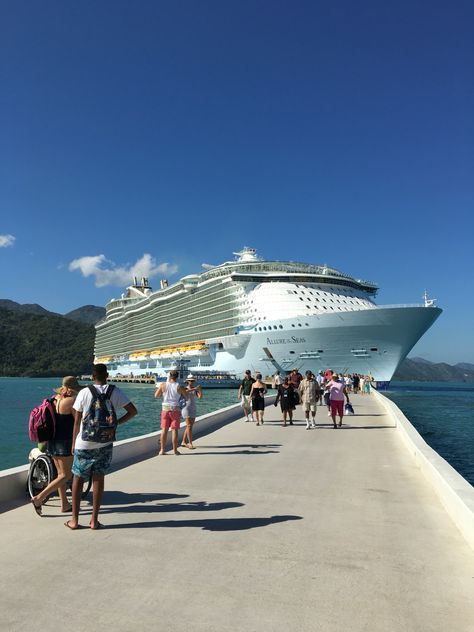 Cruise Ship Dancer Aesthetic, Wonder Of The Seas, Cruise Aesthetic, Cruise Photography, Labadee Haiti, Cruise Ship Pictures, Cruise Vibes, Watch The Sunrise, Grad Trip