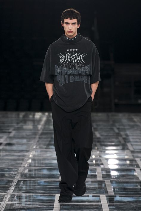 Rock Outfit Men, Punk Outfits Men, Punk Fashion Men, Punk Style Outfits, Givenchy Fashion, Black Outfit Men, Punk Men, Matthew Williams, Rock Outfits