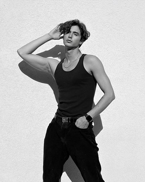 Sleeveless Outfit Men, Thomas Rossier, Male Model Outfits, Dress Outfits Ideas, Men Fashion Photoshoot, Male Models Poses, Outfits For Men, Body Outfit, Tank Outfit