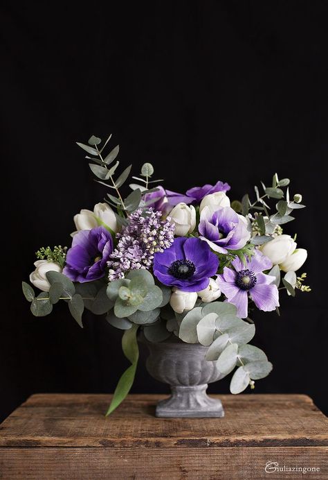 Purple Anemone Bouquet, Lavender Flower Arrangements, Anemone Flower Bouquet, Anemone Centerpiece, Paintings With Flowers, Purple Anemone, Purple Flower Arrangements, Anemone Bouquet, Crepe Flowers