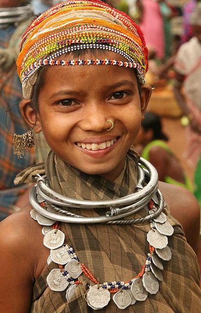 India | Bonda girl at Mundiguda market. Oissa | © Walter Callens Kids Around The World, India People, We Are The World, World Cultures, People Of The World, 인물 사진, Beautiful Smile, Smile Face, People Around The World