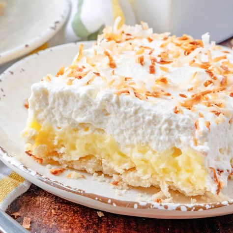 These homemade Coconut Cream Pie Bars start with an easy pie crust, filled with a thick creamy filling and topped with fresh whipped cream! Coconut Cream Pie Bars, Onion Casserole, Butter Cakes, Coconut Cream Pie Recipes, Vidalia Onion, Easy Pie Crust, Gooey Butter, Coconut Pudding, Coconut Desserts