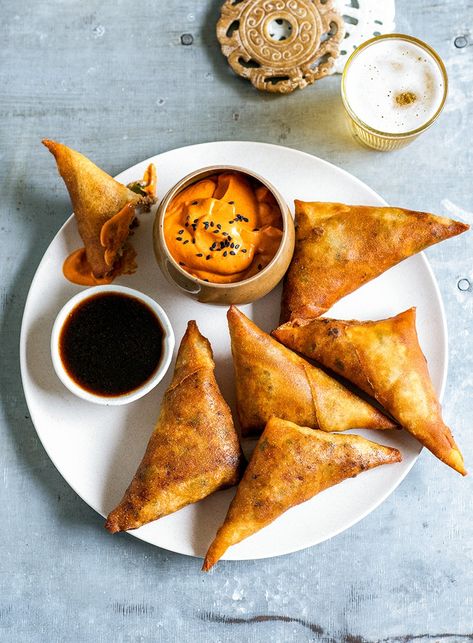 Feel free to play around with the size of these samosas – mini ones are also great. Food Triangle, Vegetable Samosa, New Zealand Food, Winter Dishes, Dipping Sauces, African Recipes, Spicy Pork, Artisan Food, Indian Kitchen