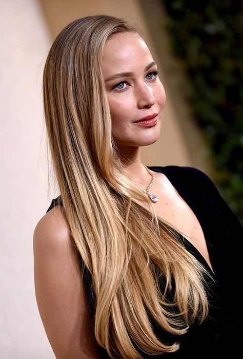 Jennifer Lawrence Hair Color, Kristen Bell Hair 2024, Taylor Swift Hair 2024, Jennifer Lawrence Hair 2024, Highlights 2024 Trends, Long Hair Cuts 2024 Trends, 2024 Long Hair Trends, Spring Hair Color Trends 2024, Spring 2024 Hair Trends